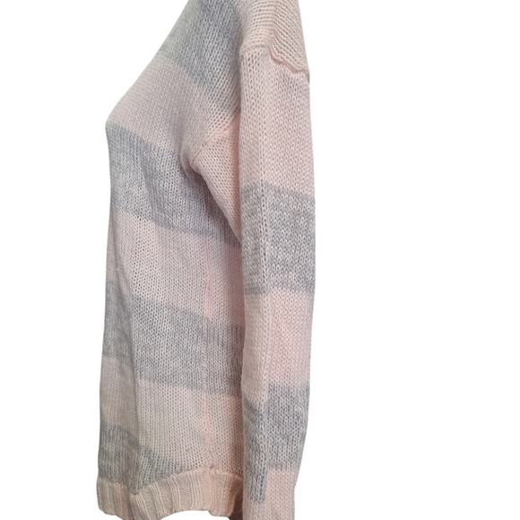 No Boundaries, Medium, light pink & grey cable knit design long-sleeved sweater. - Picture 2 of 5
